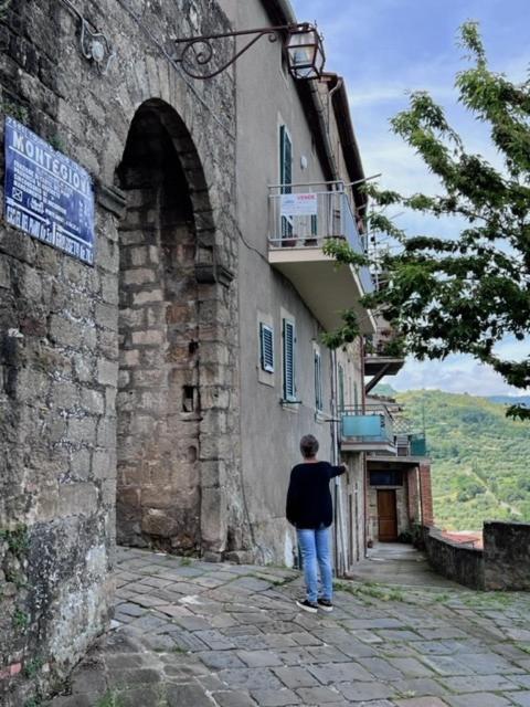 Casa Angolo Cantina Nel Castello Montegiovi Exterior foto