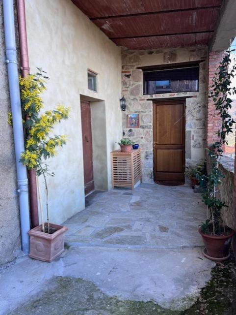 Casa Angolo Cantina Nel Castello Montegiovi Exterior foto
